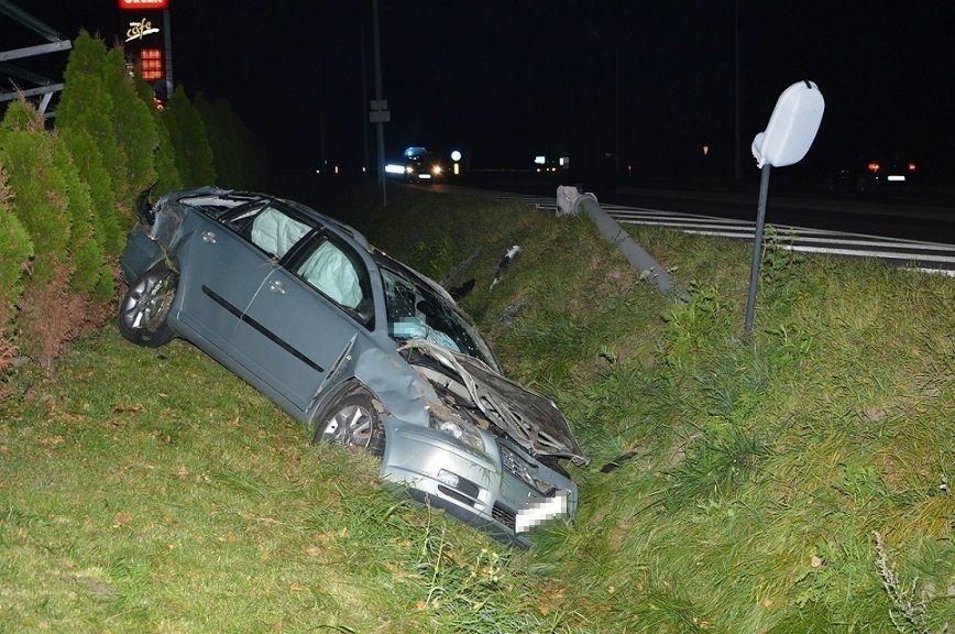 Zasnął za kierownicą. Trafił do szpitala