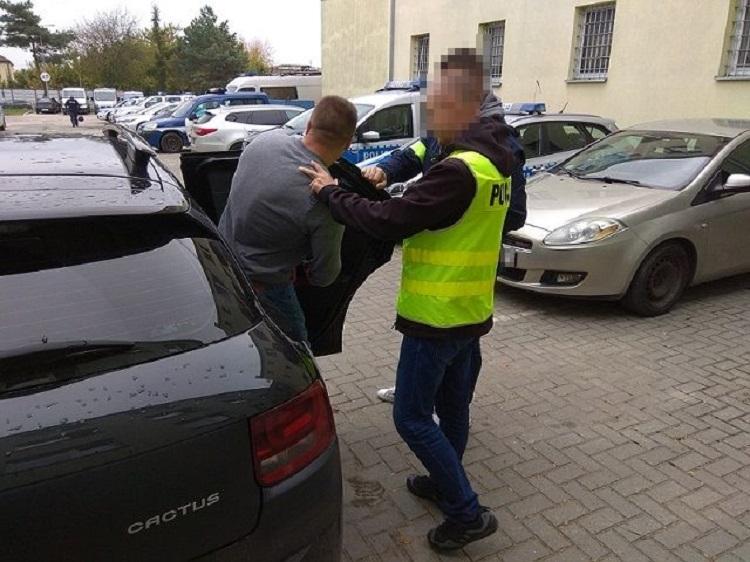 Poczekają na proces w areszcie. Wywieźli go do lasu, bili i żądali 100 tys. zł. 