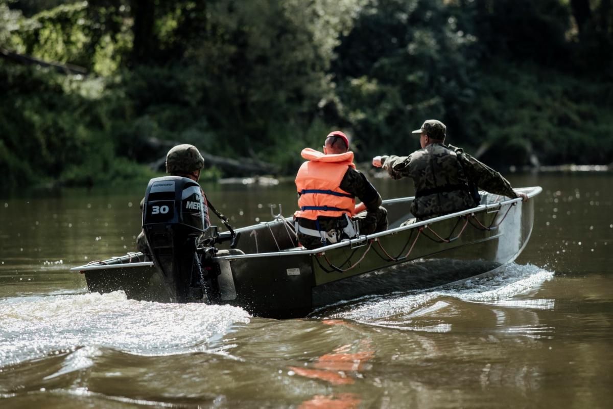 Strzegą z pogranicznikami granicy z Białorusią