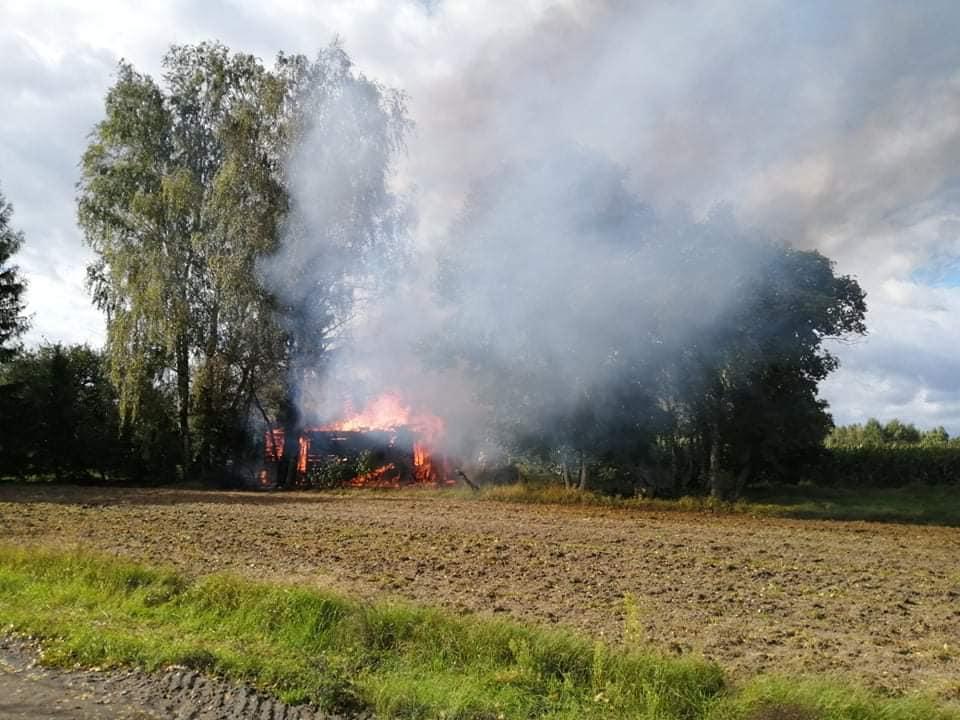 Po jego dobytku zostały tylko zgliszcza. Stracił dach nad głową [ZDJĘCIA]
