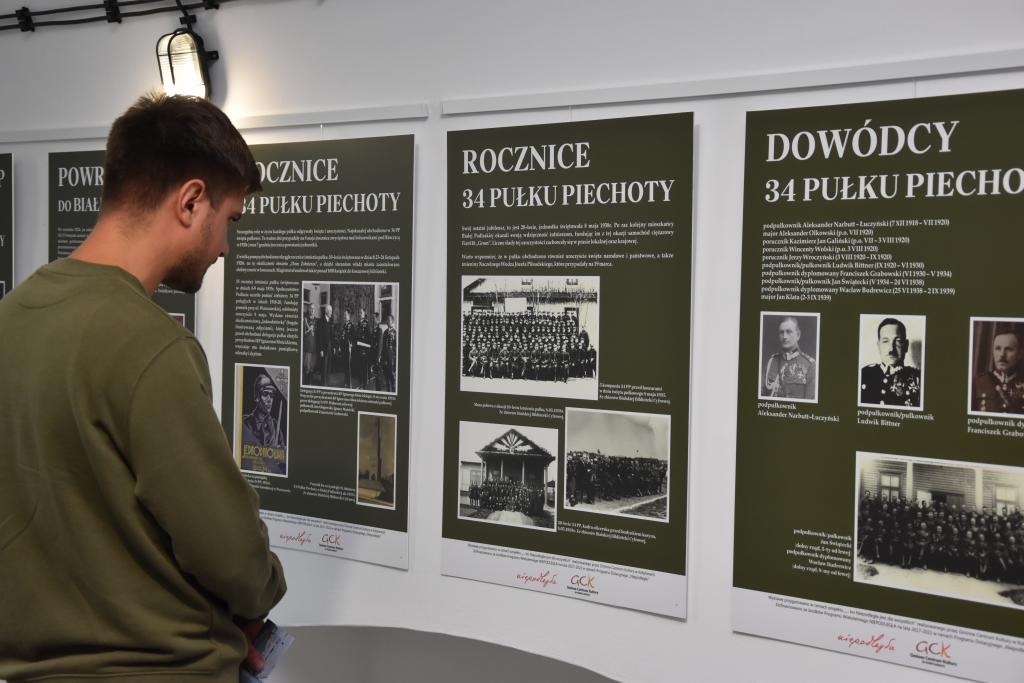 Otworzyli wystawę z kilkunastoma planszami