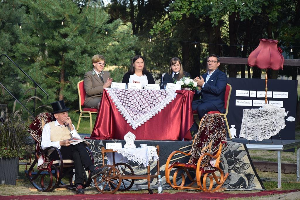 Wcielili się w bohaterów dramatu. Czytali z magią