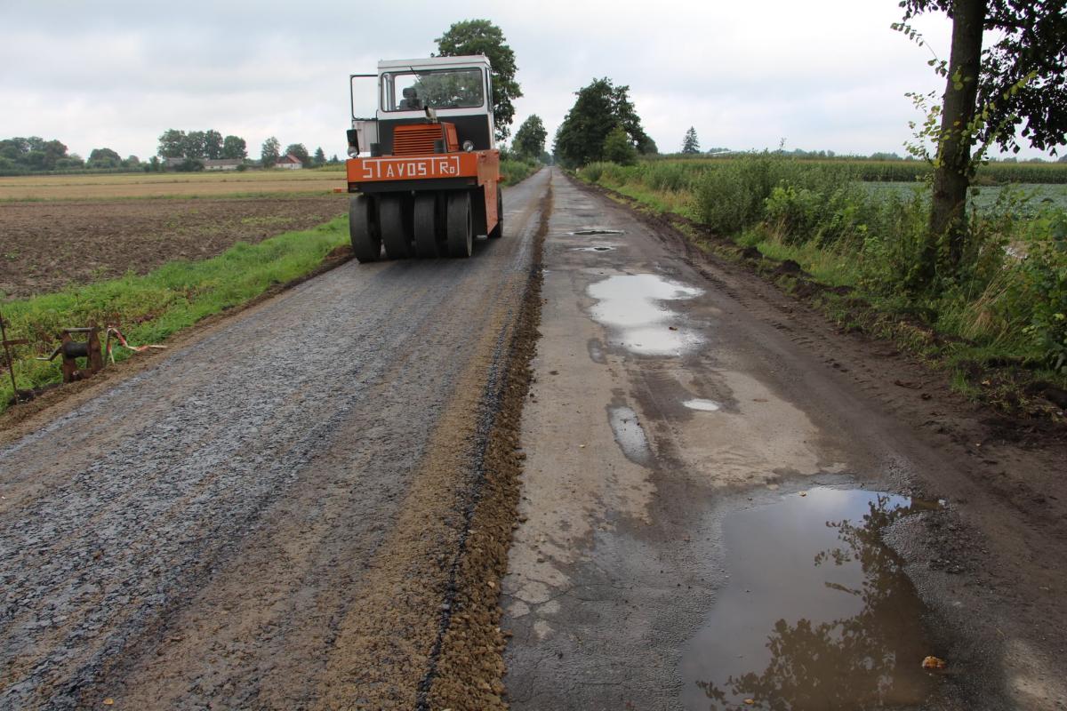 Remontują drogę powiatową przez 