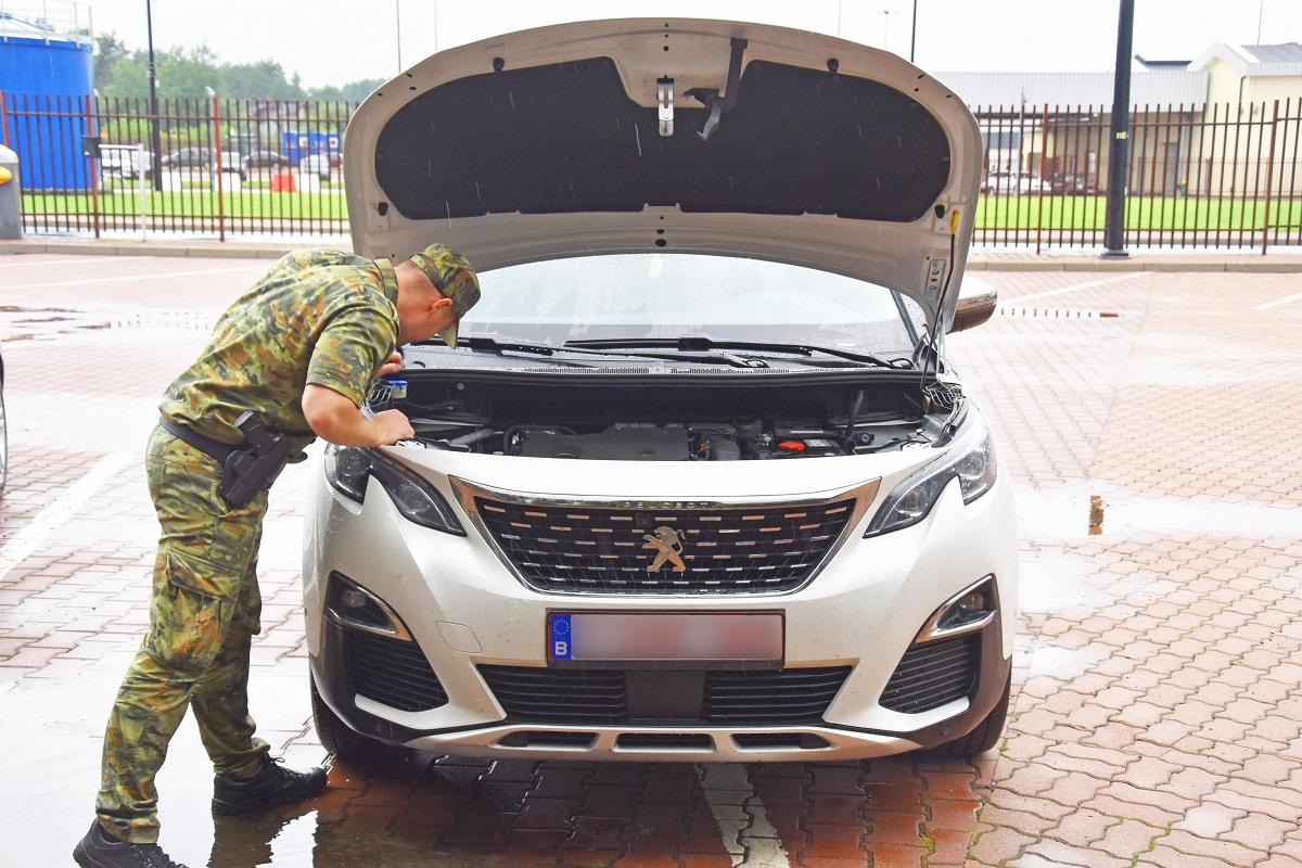 Granicznicy odzyskali auto warte 140 tysięcy. Rosjanin został zatrzymany na przejściu 