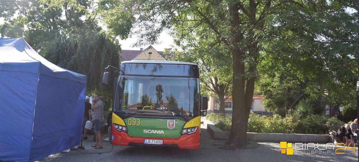 Szczepili się na placu