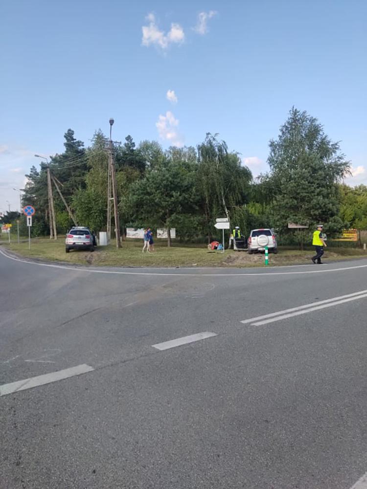 Dwóch mundurowych w szpitalu. Wjechało w nich suzuki