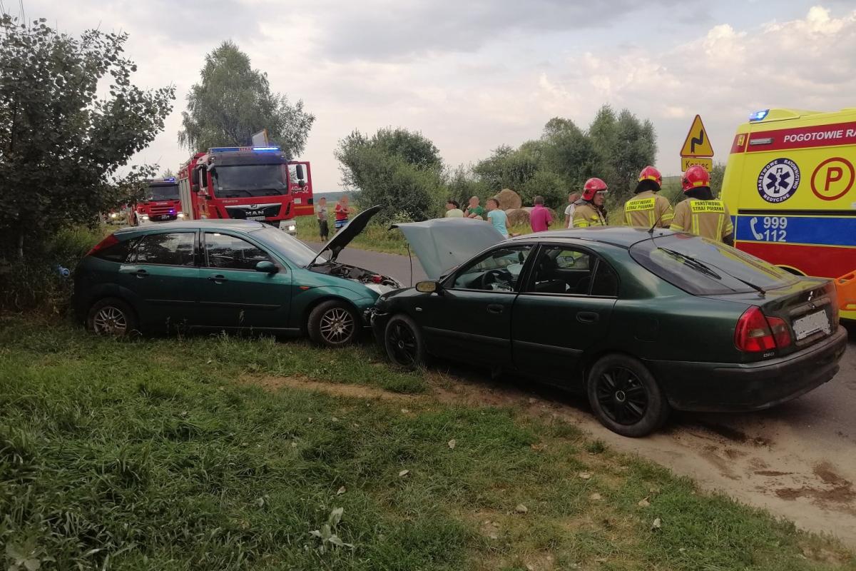 Na miejsce wezwano sześć zastępów straży. Trzy osoby zostały ranne 