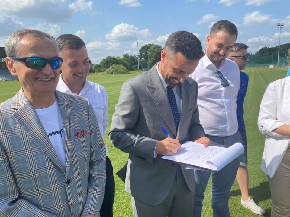 Firmy wchodzą na stadion
