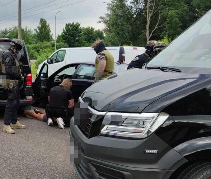 Antyterroryści zatrzymali BMW z narkotykami. Akcja na drogach powiatu