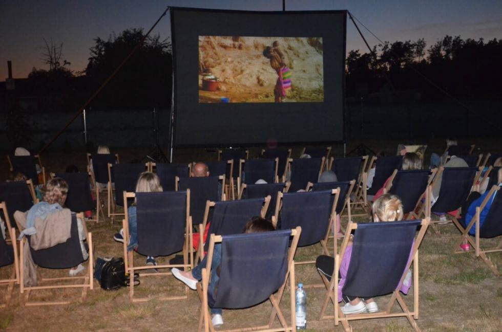 Oglądaj filmowe hity na świeżym powietrzu