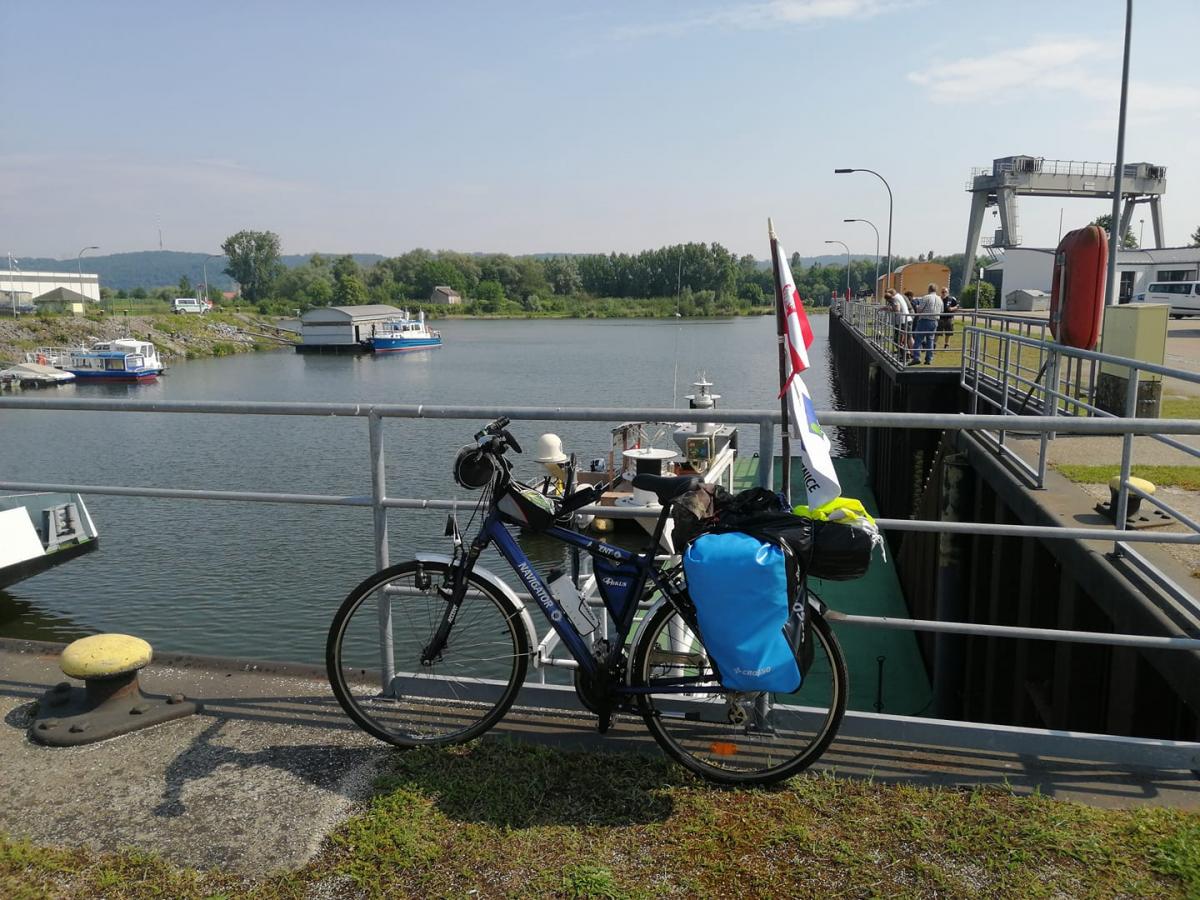 Pomimo trudności podróż trwa