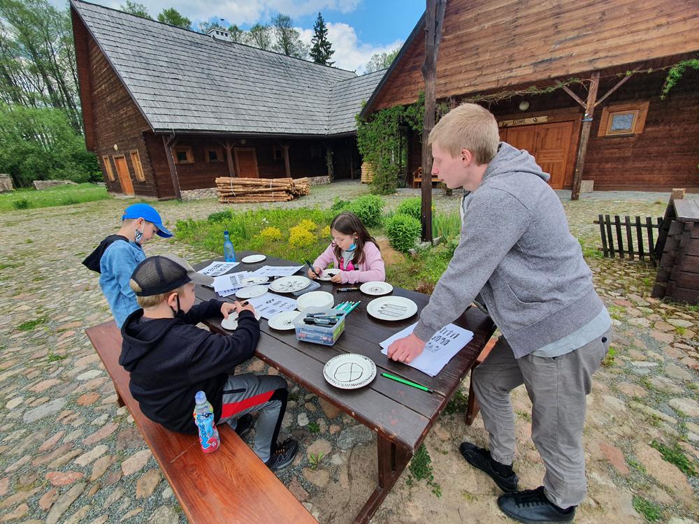 Obcowali z lokalną kulturą. Uczyli się też rzemiosła