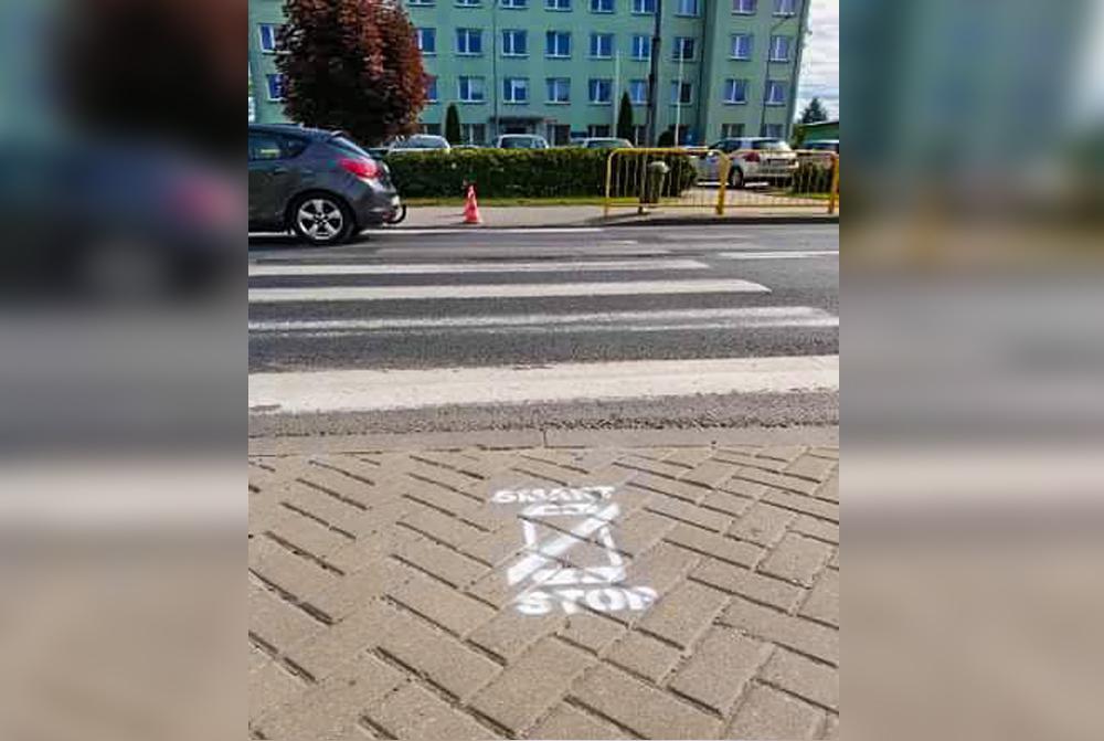 Przejścia mają być bezpieczniejsze bez smartfonów. Miasto maluje znaki