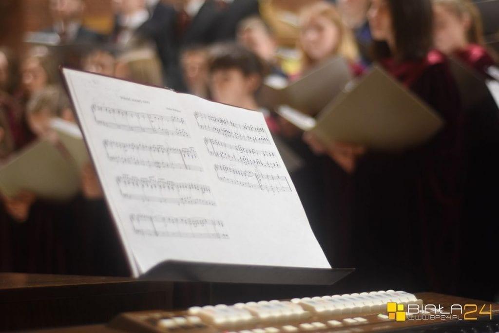 Będą koncertować na organach