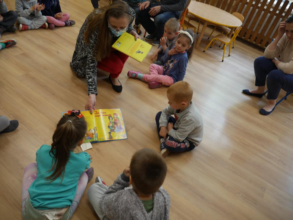 Przeczytali dzieciom polskie wiersze i baśnie