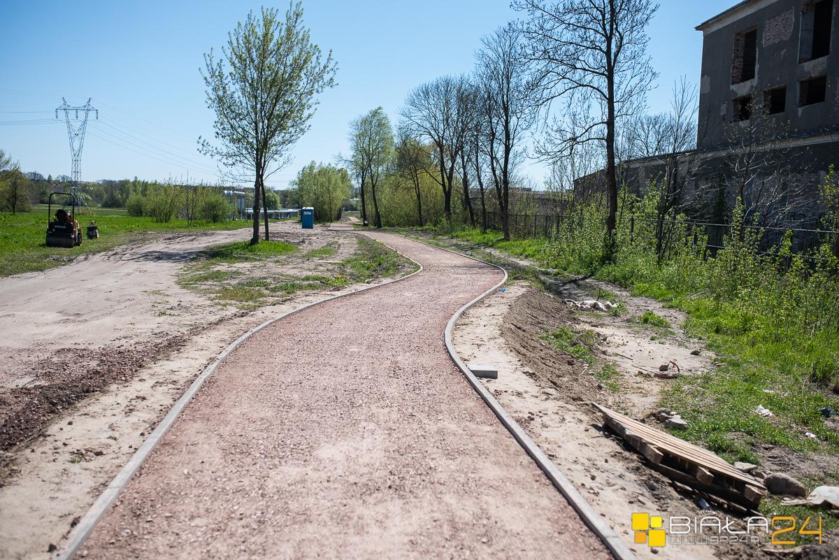 Łączą Kąpielową z Brzeską. Kolejna ścieżka dla rowerów