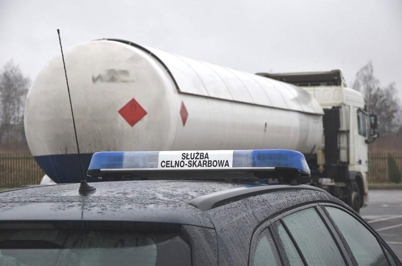 Kontrabanda ukryta w cysternie. Dotarcie do ładunku zajęło wiele godzin 