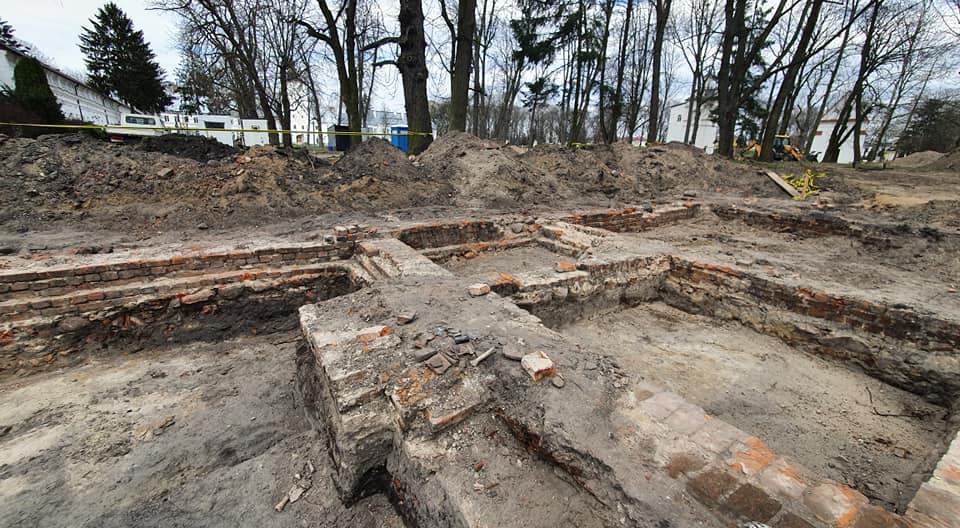 Kolejne cenne odkrycia archeologiczne w bialskim Radziwille 