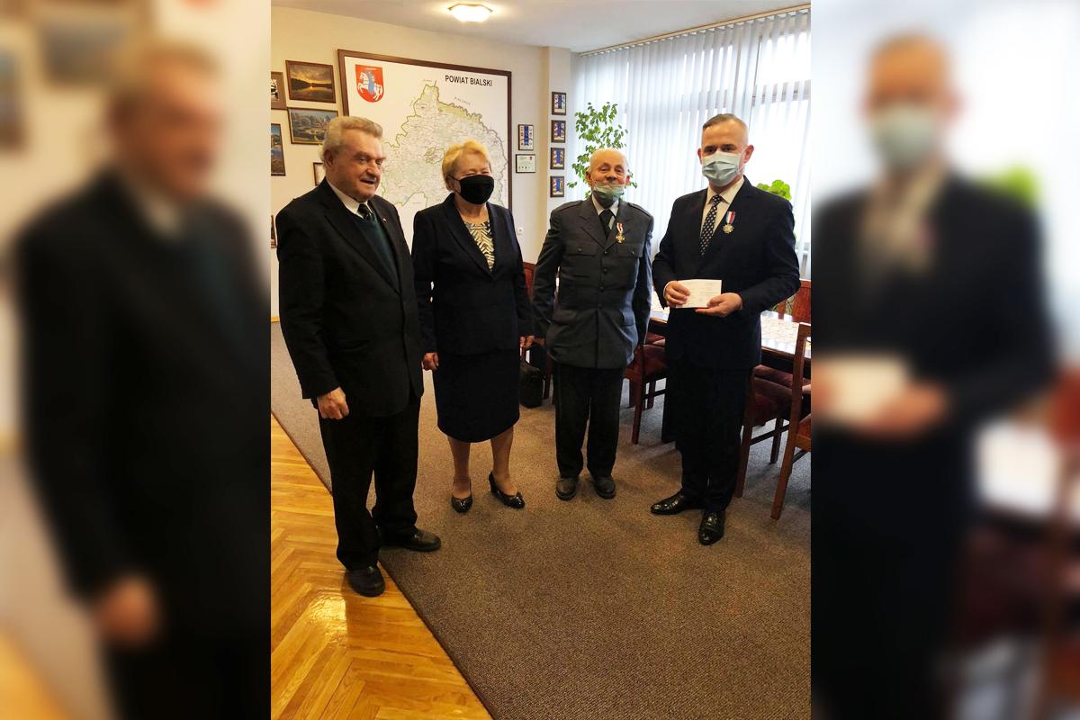 Odznaczyli starostę Krzyżem Diamentowym