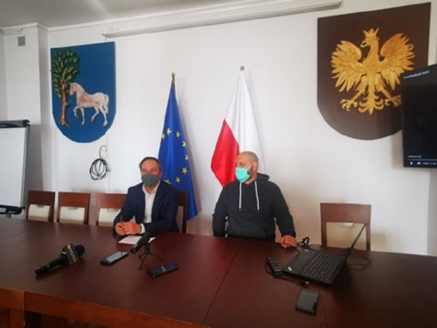 Mieszkaniec Wisznic buduje tratwę, którą przepłynie… do Morza Czarnego