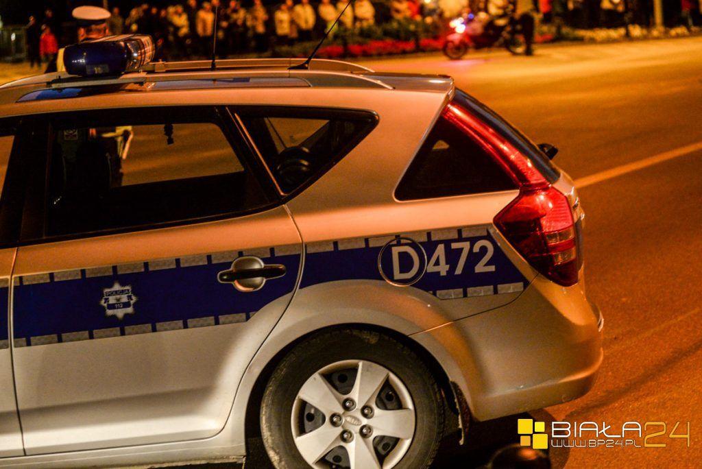 Porysowany samochód na niestrzeżonym parkingu