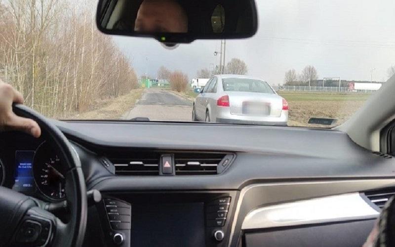 W pościg za pijanym kierowcą ruszyli celnicy 