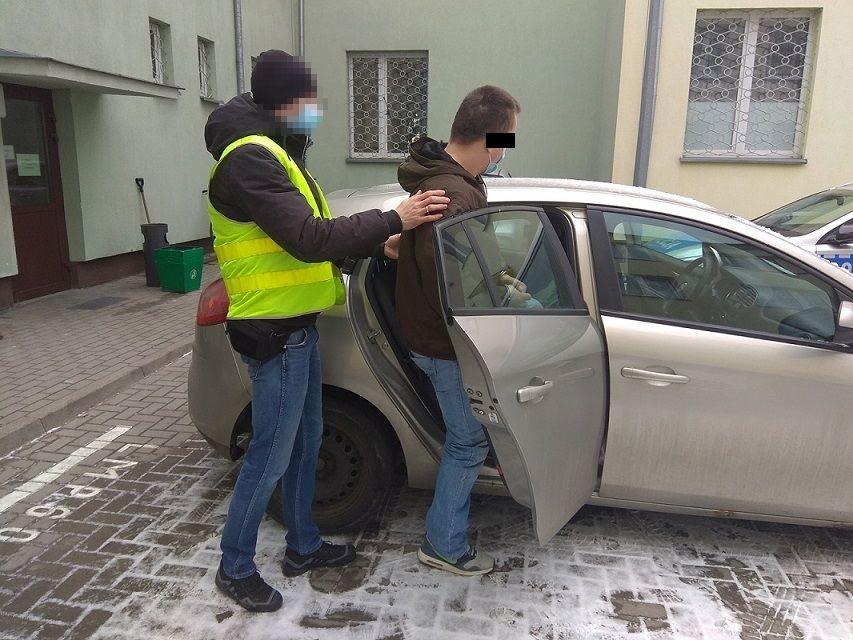 Zatrzymani za nakłanianie do prostytucji. Mieli też narkotyki