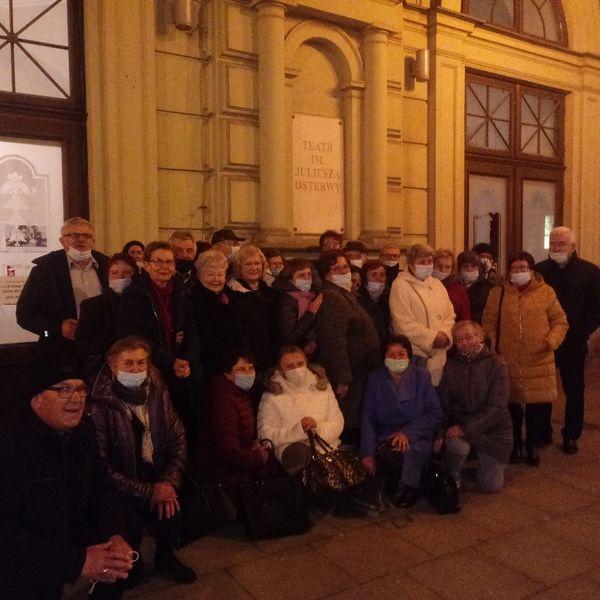 Seniorzy odwiedzili teatr 