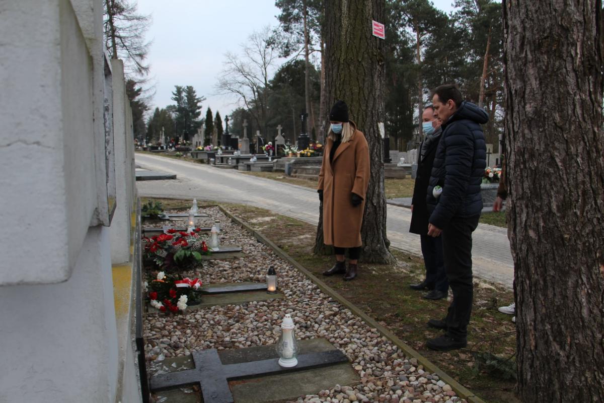Złożyli kwiaty 