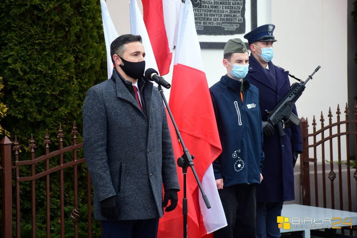 Złożyli kwiaty ku pamięci 