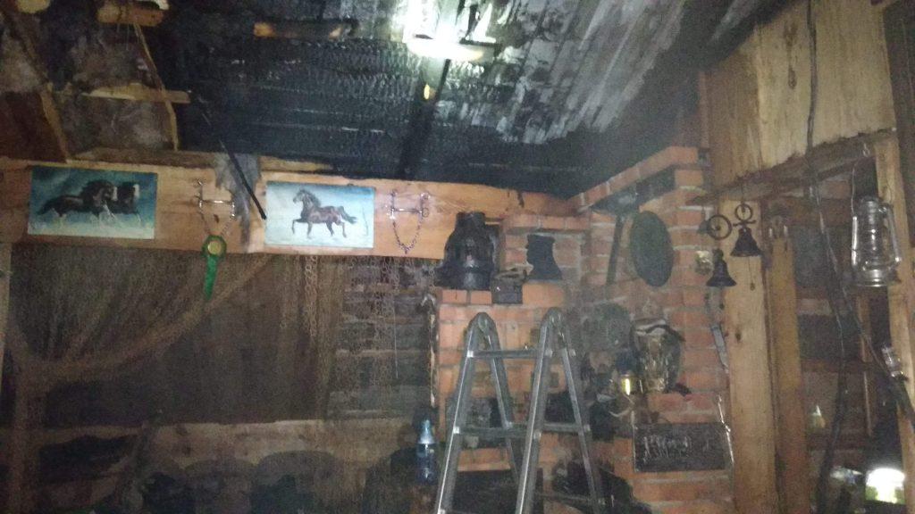 Pożar pojawił się w nocy. W budynku były konie