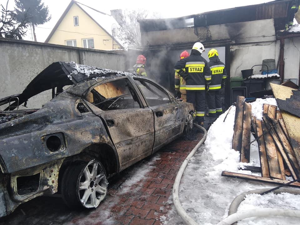 Ogień strawił garaż i auto