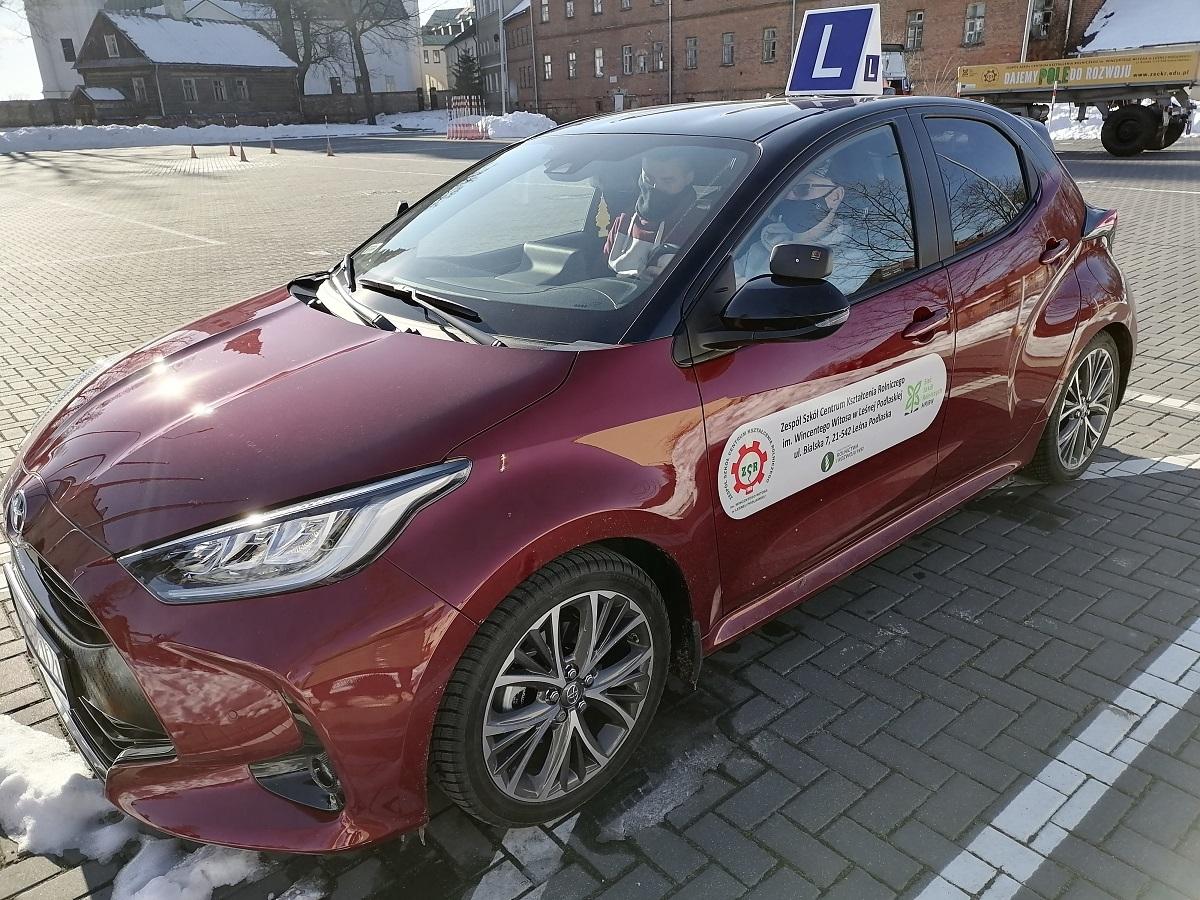 Dostali nowe auto do nauki jazdy