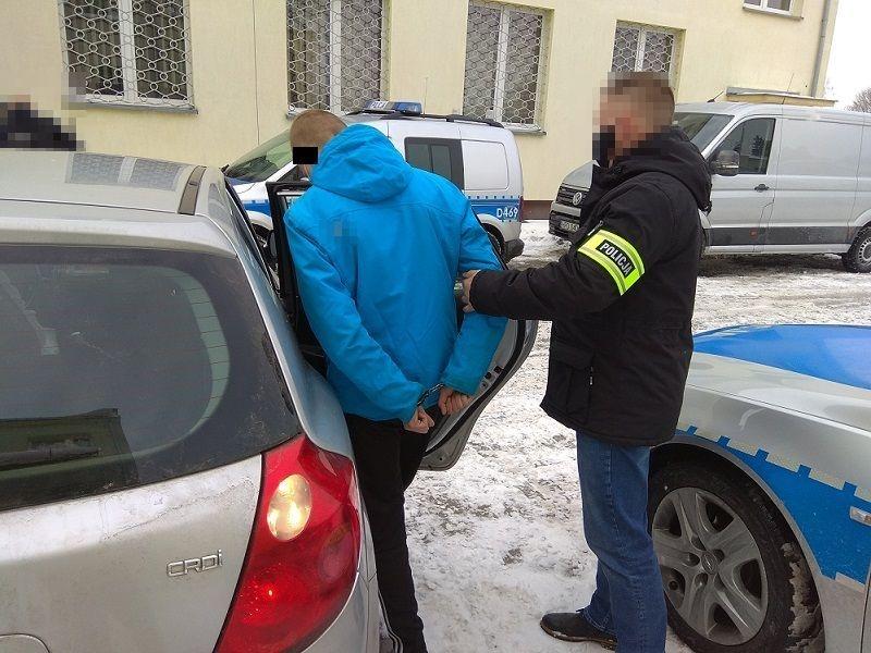O rozbój podejrzewają pięć osób. Zatrzymano je 