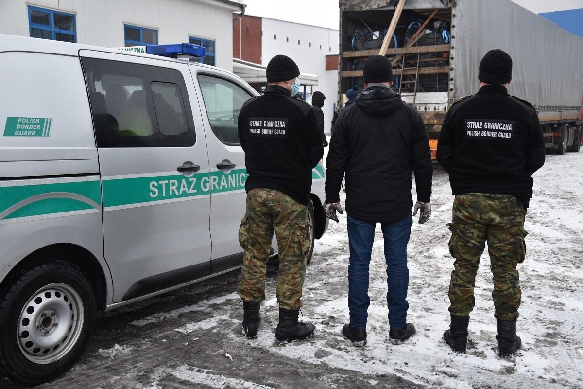 Chciał zapłacić za przejazd przez granicę
