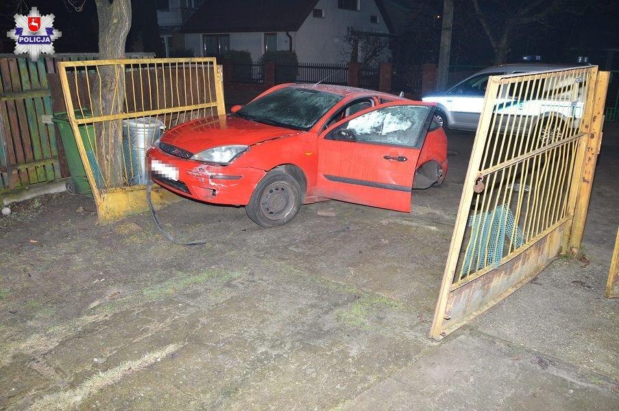Wjechał w bramę i uciekł. Policjanci zatrzymali go nietrzeźwego 