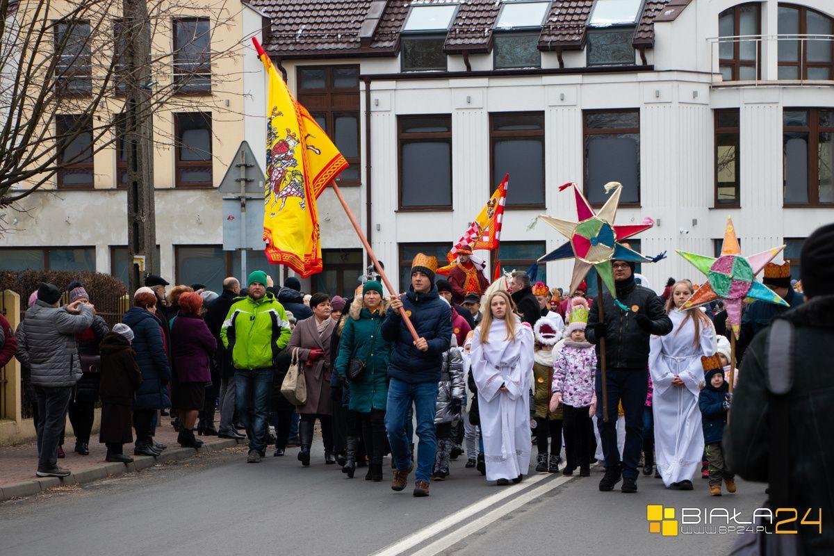 Orszak z królami zamieniony na kolędowanie