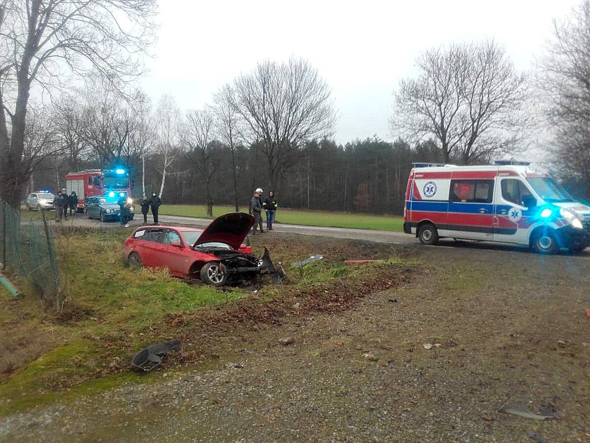 Kierowca zjechał z drogi, uderzył w przepust i został w rowie