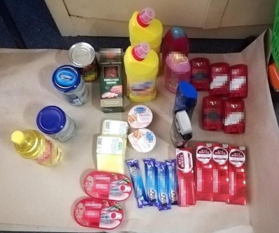Kradli wychodząc z pełnymi koszykami sklepowymi