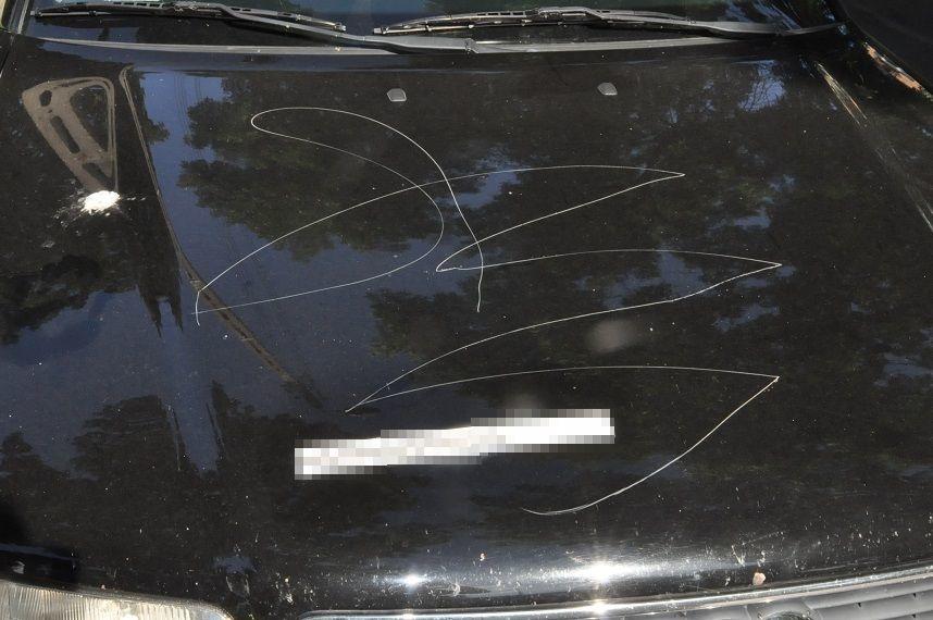 13-latek porysował kilkanaście aut. Zniszczył je bez powod