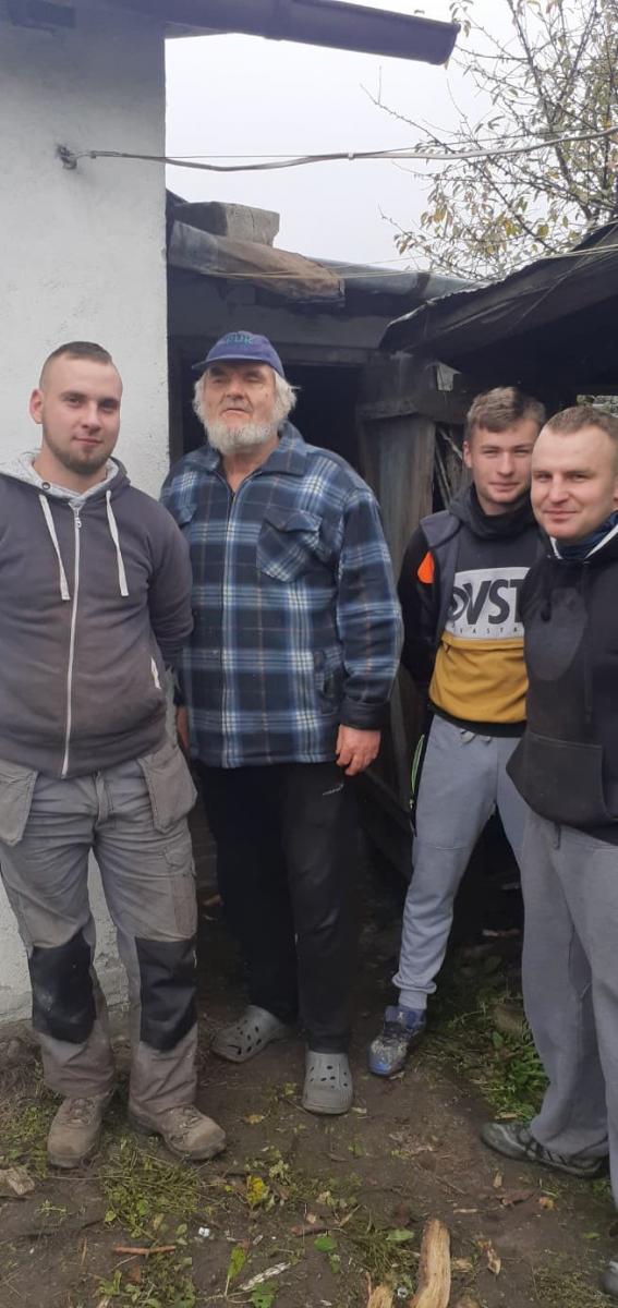 Druhowie pomagają samotnym