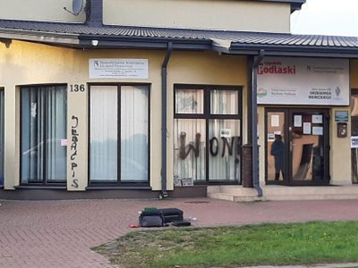 Biuro Prawa i Sprawiedliwości zdewastowane