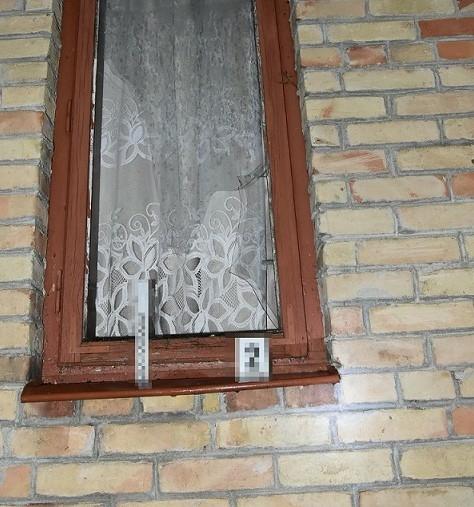 Wybił szybę w jej domu i groził śmiercią