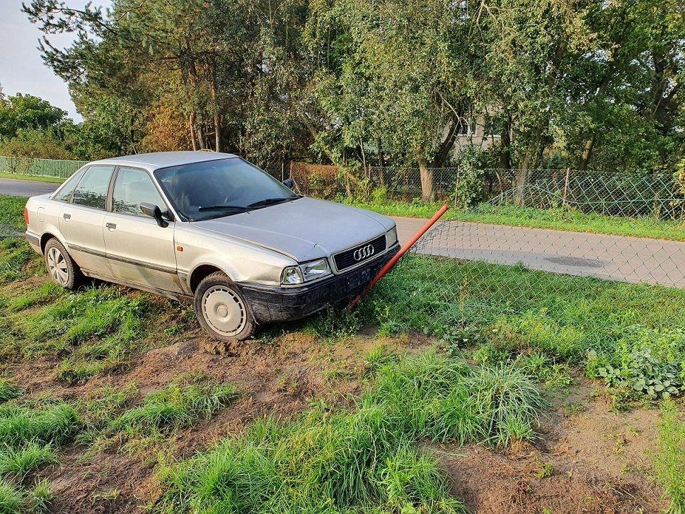 Pijany wjechał w płot. Stracił prawo jazdy