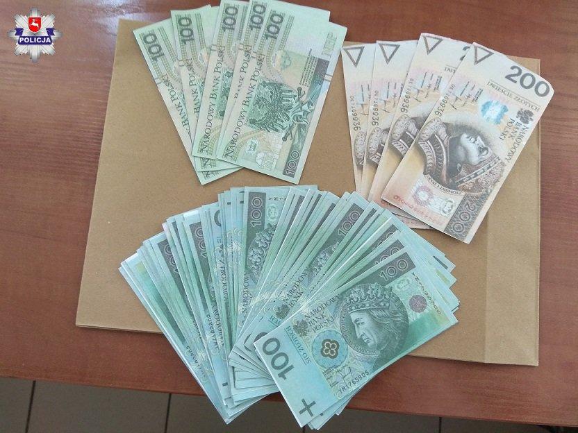 Kradł jej pieniądze. Dla niepoznaki zamieniał je na "fałszywki"