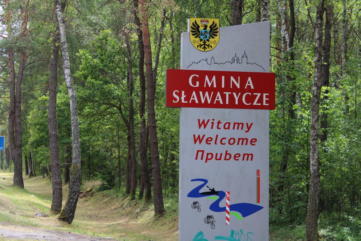 Będzie plac zabaw, chodnik i samochód dla straży