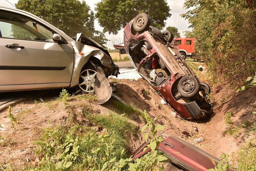 Wypchnęła na drugi pas golfa. Trzy osoby w szpitalu