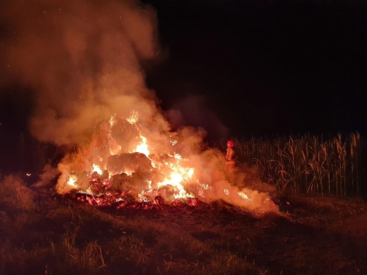 Podpalił kilkadziesiąt bel