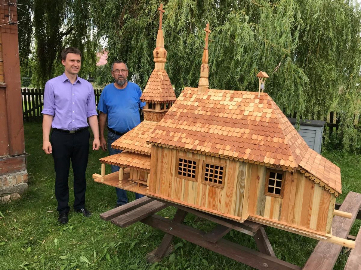 Imponująca miniatura kościoła. Wykonał ją lokalny artysta