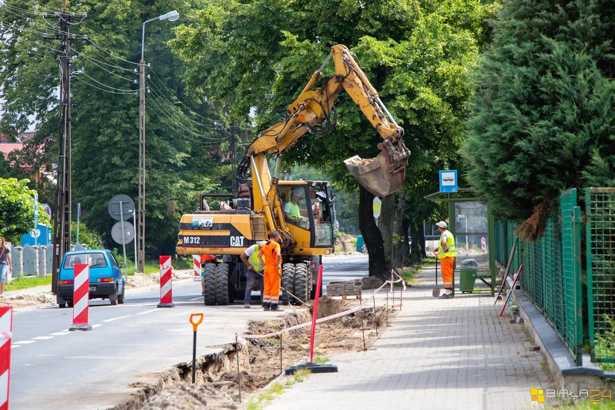 Budują zatoki i odnowią nawierzchnie. Zdjęcia z przebiegu prac